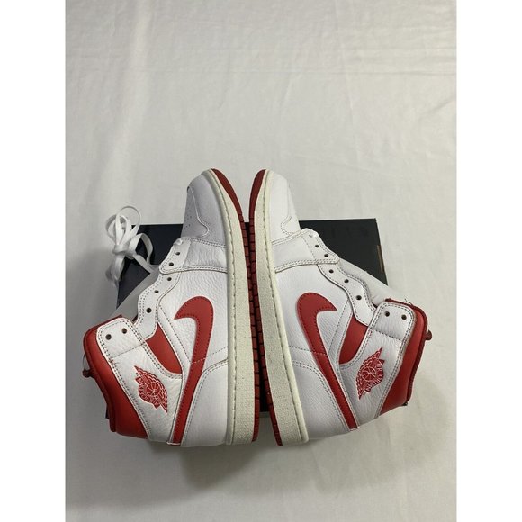 Athletic_Shoes